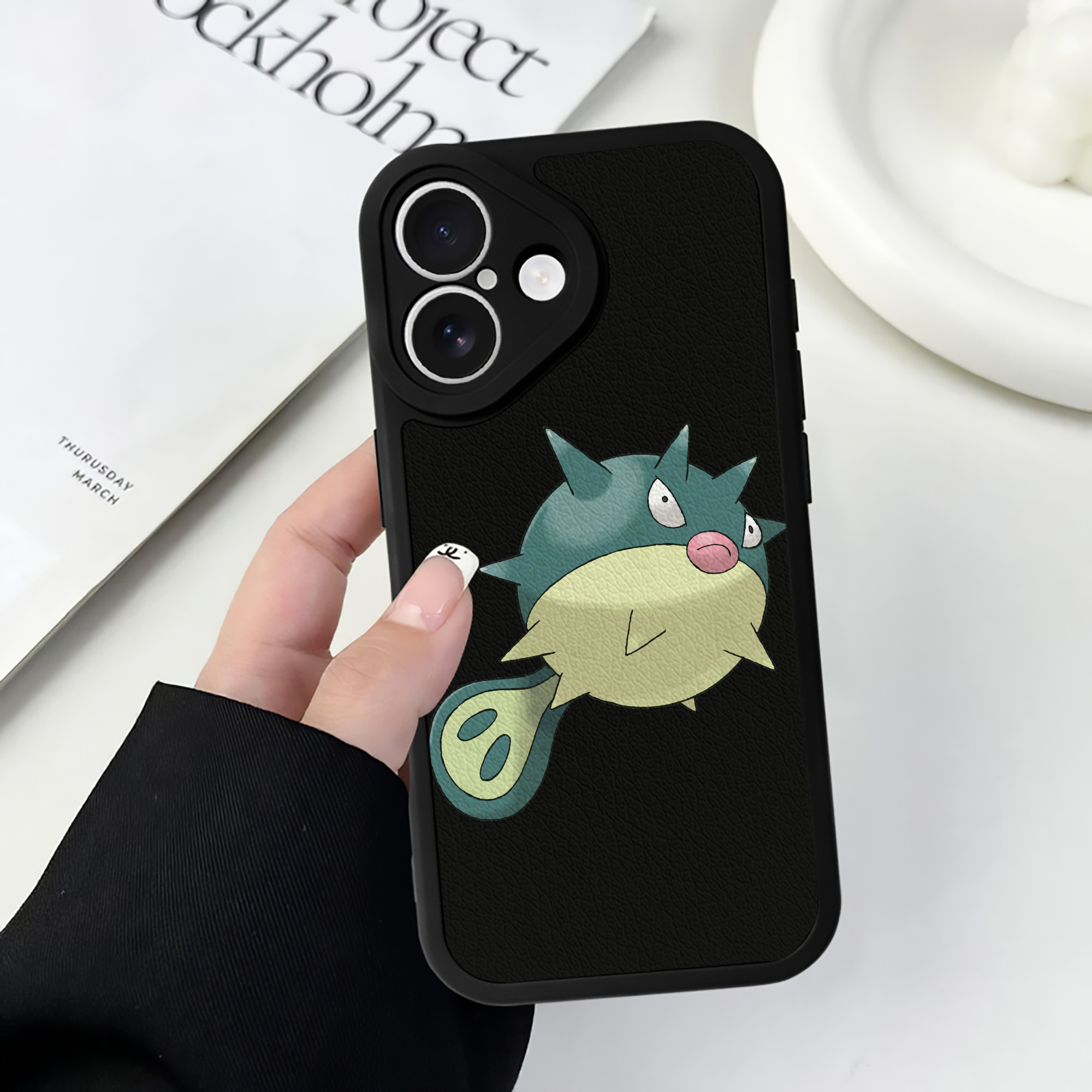 （画像用） ポケットモンスター Pokémon 【iPhone 16シリーズ対応】シリコンスマホケース（レザー調） 材質：シリコン